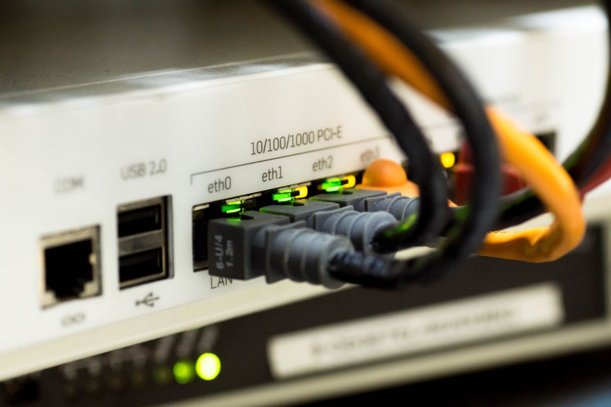 Active gigabit ethernet ports on enterprise network hardware